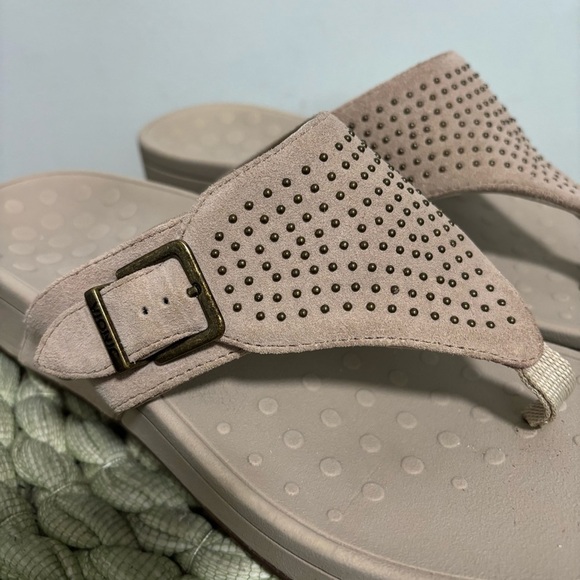 Vionic Capitola Tan Taupe Suede Micro Stud Slip On Comfort Thong Sandals - Picture 3 of 9